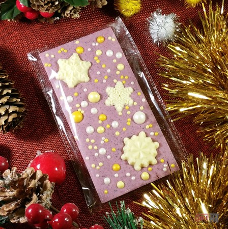 Плитка "Снежинки" Белый шоколад с питахайей, декор из белого шоколада и воздушного риса 100гр - фото 71408